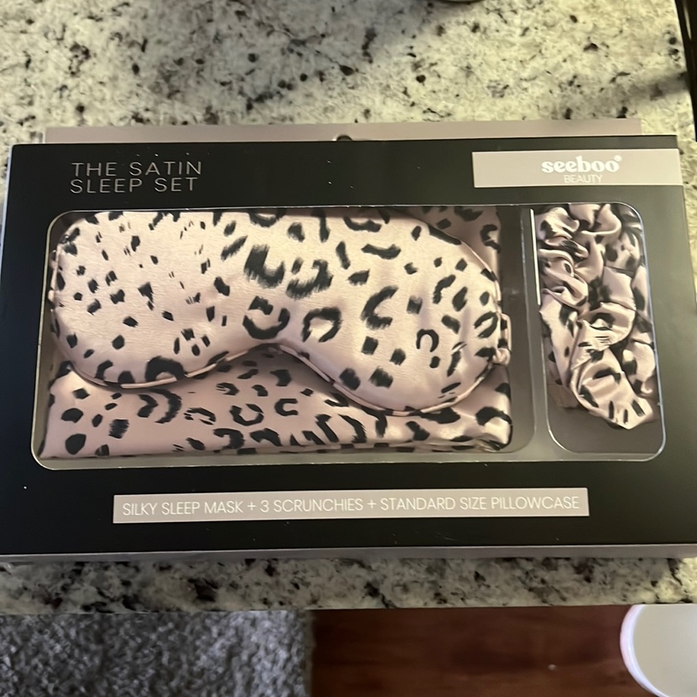 Seeboo Beauty Leopard 5 Piece Satin Sleep Set
